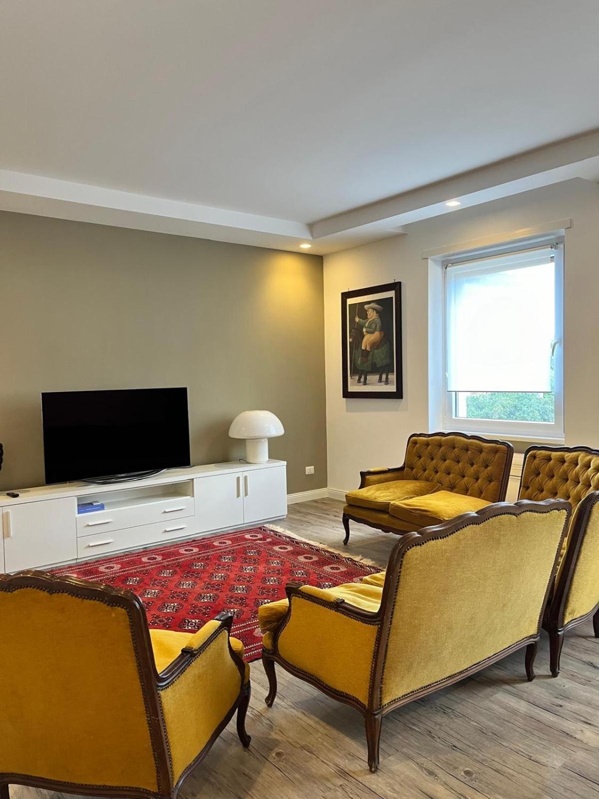 Apartment On The Square Рим Екстер'єр фото