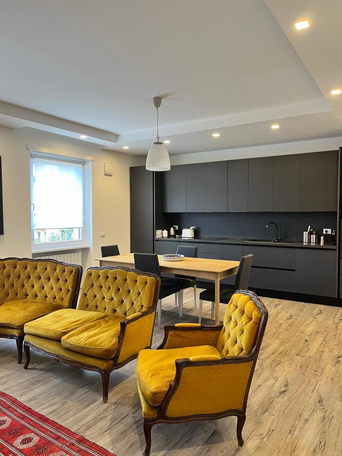Apartment On The Square Рим Екстер'єр фото